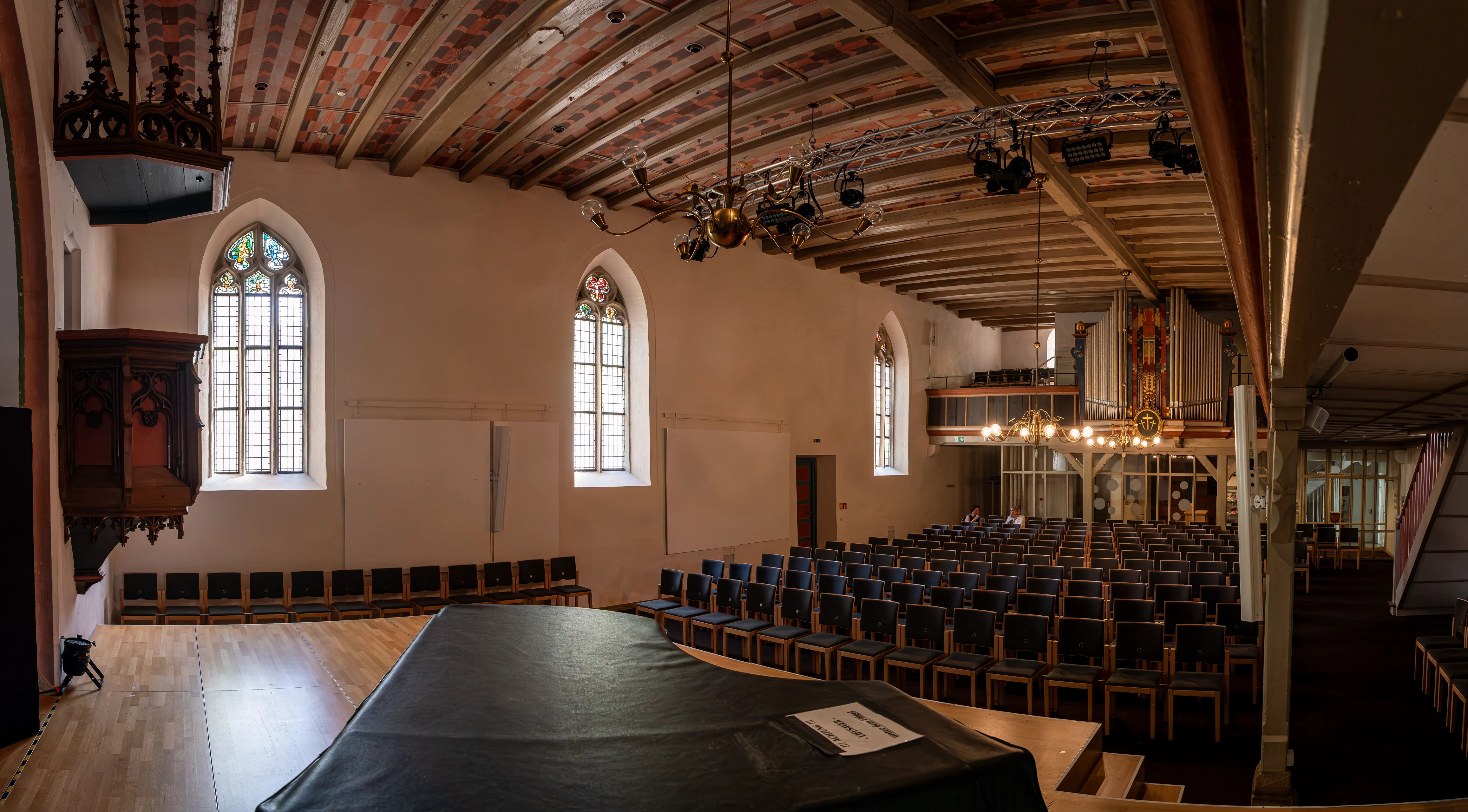 Kreuzkirche innen